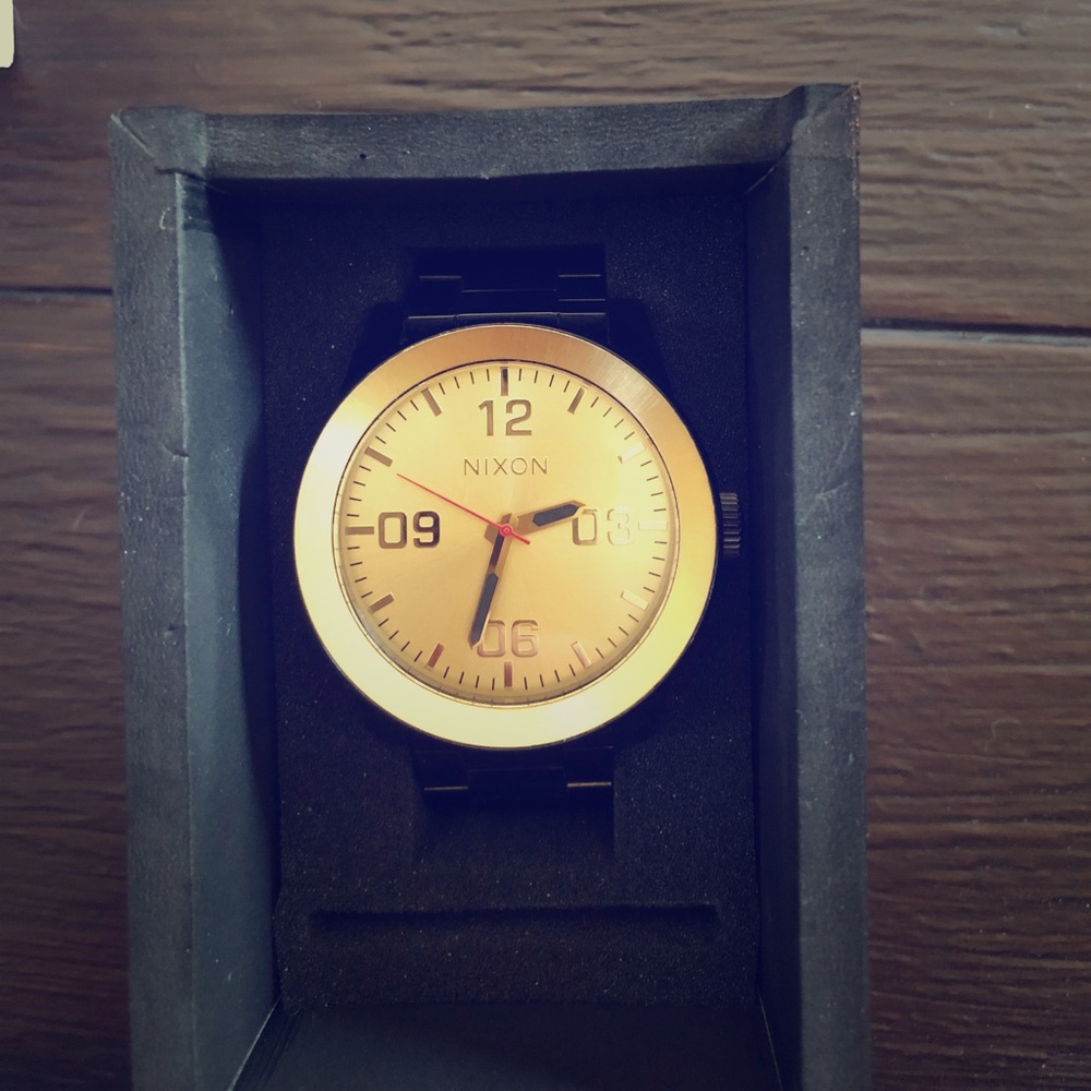Nixon Corporal SS (Black & Gold)